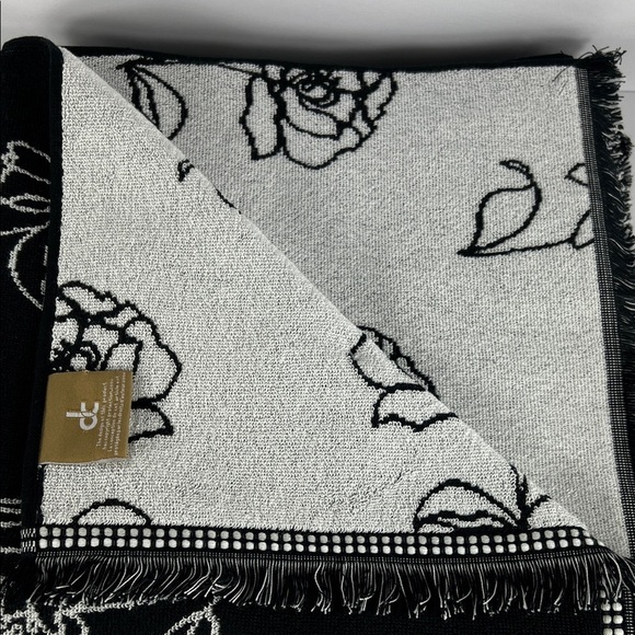 Deborah Connolly Bath Towel Set Floral Black White with Fringe Plush Cotton NEW - Picture 7 of 9